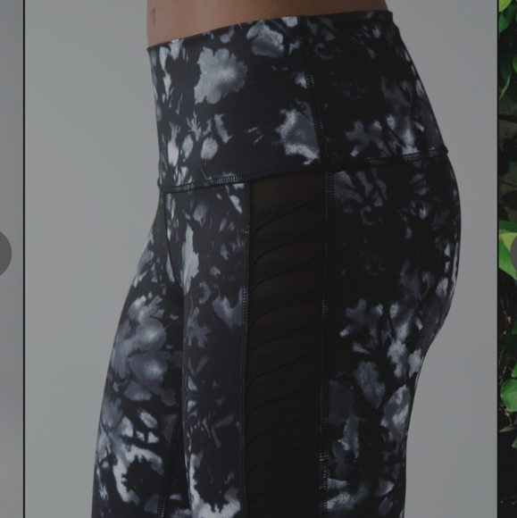 Lululemon Sunshine Salutation Crop - Picture 7 of 7
